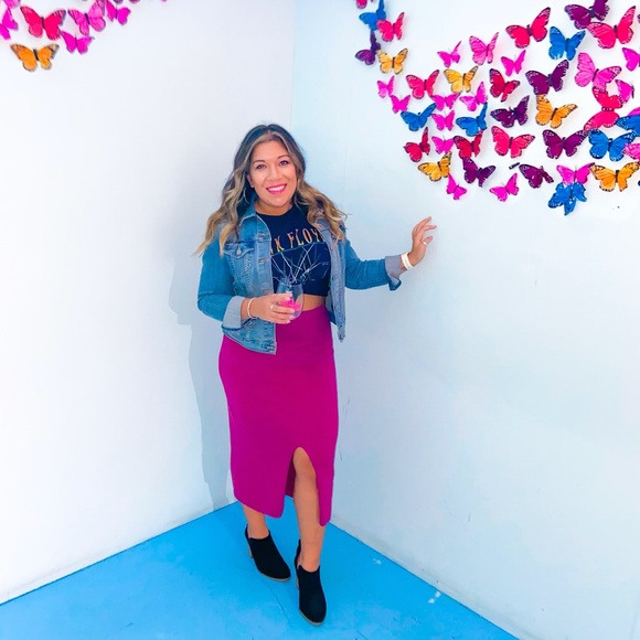 Meet Your Posher, Emily - Picture 2 of 8